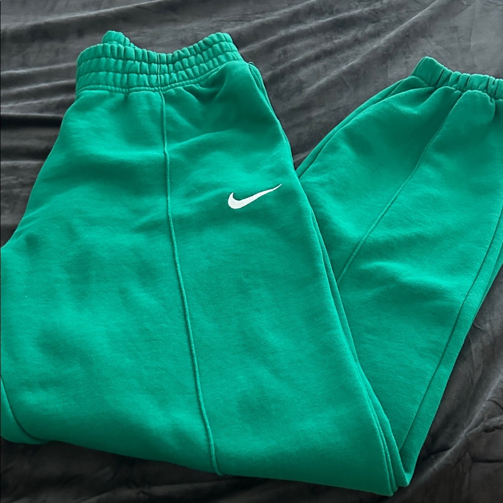 Nike Women's Green Sweatpants